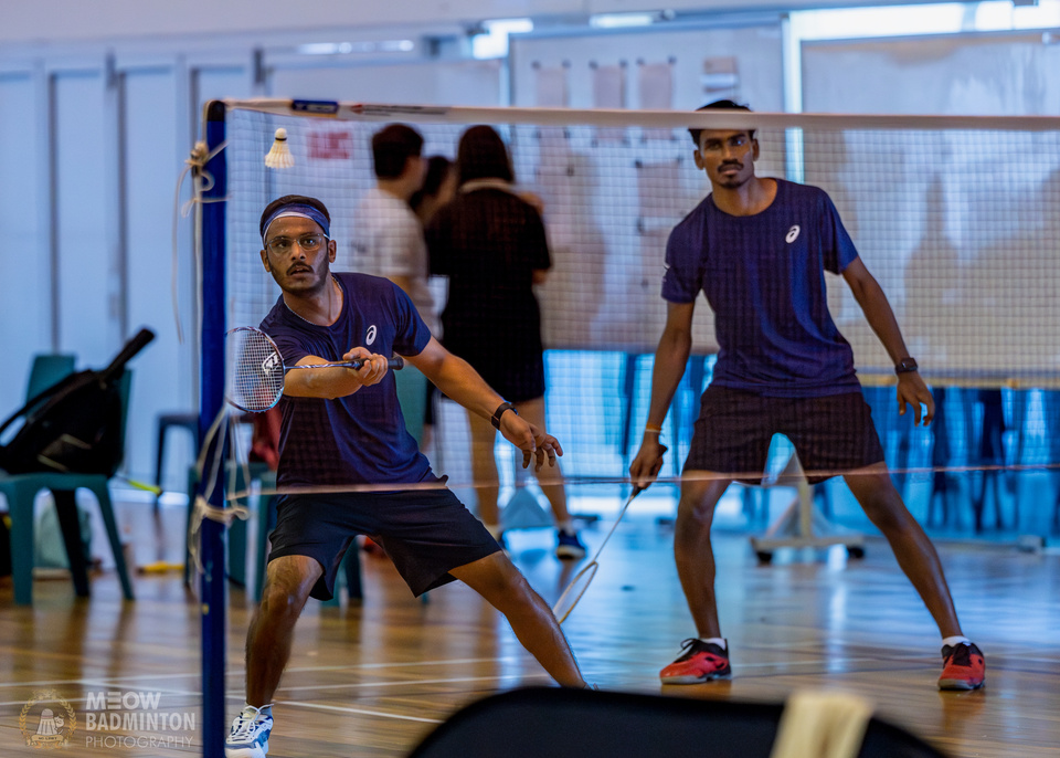 Doubles players returning a shuttle at the STMicroelectronics tournament